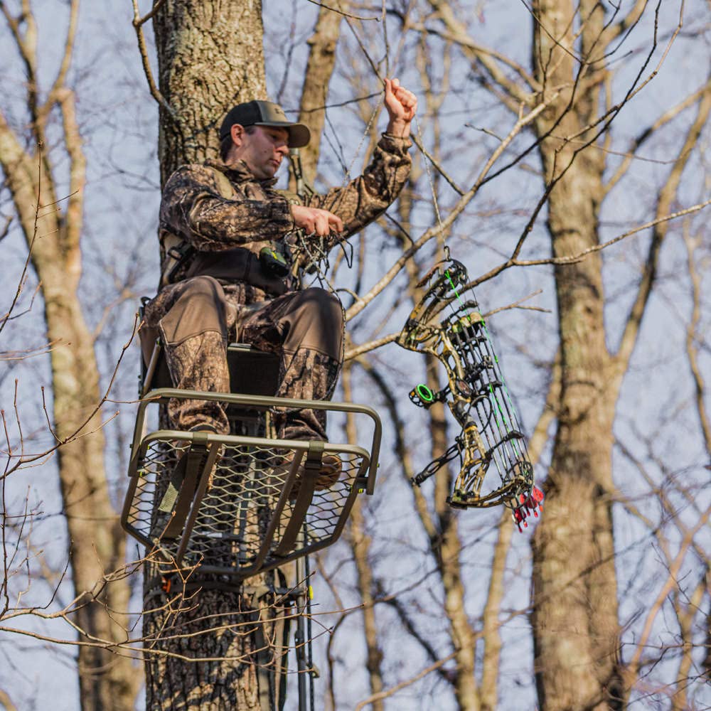 Hang-on Tree Stand with Folding Comfort-Mesh Seat Z73663